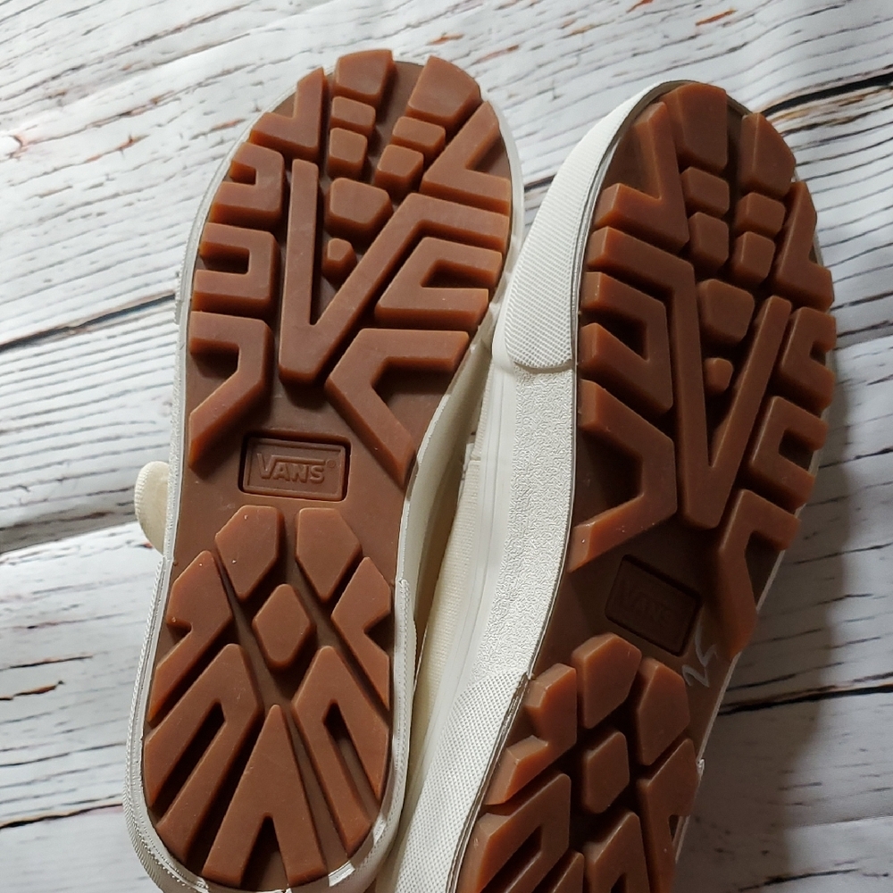 🆕️ Vans Women's Cream Mary Jane Buckle Sneakers - Picture 5 of 6